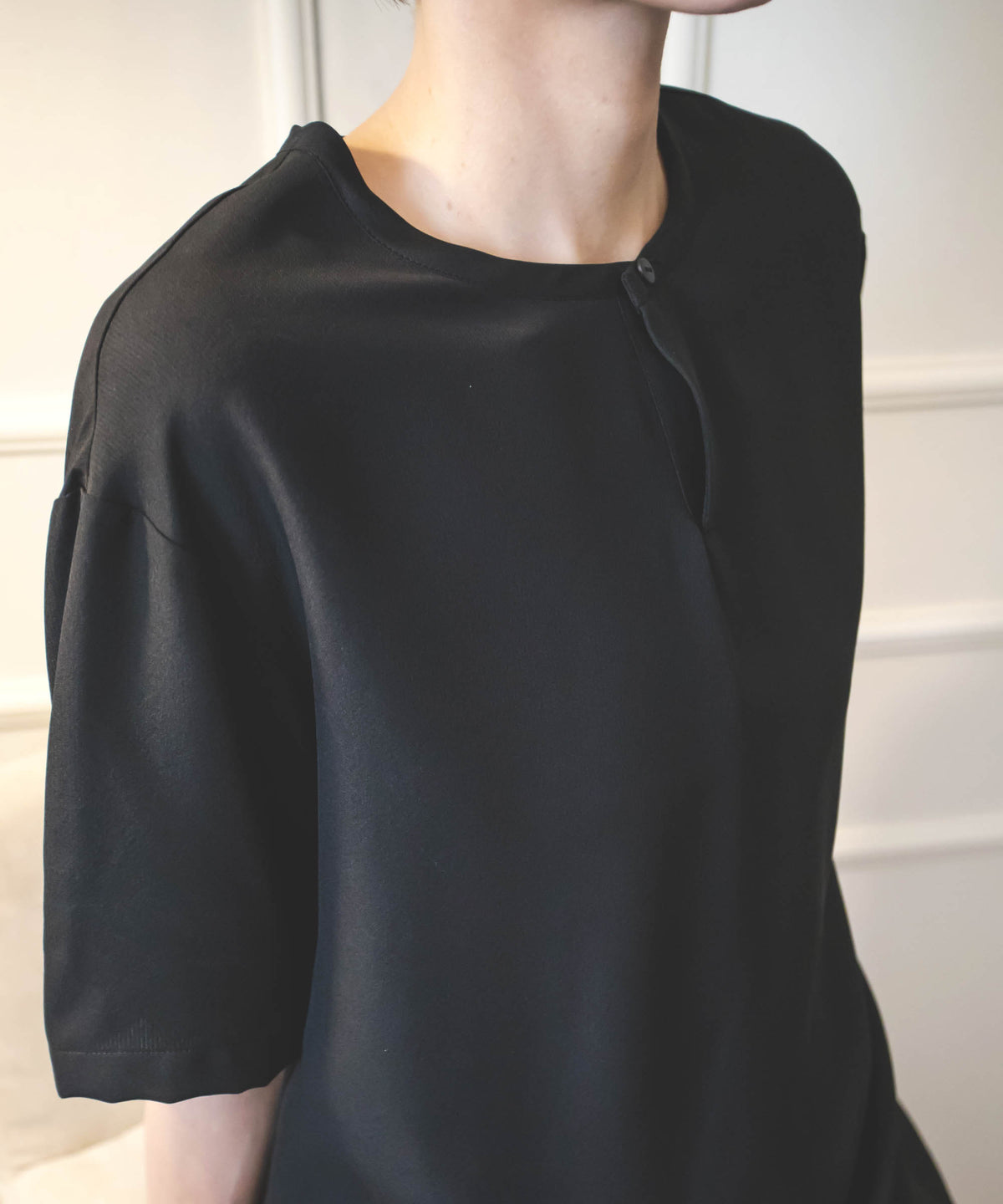 ラフに着こなす、上質。オーバーサイズシルクTシャツ