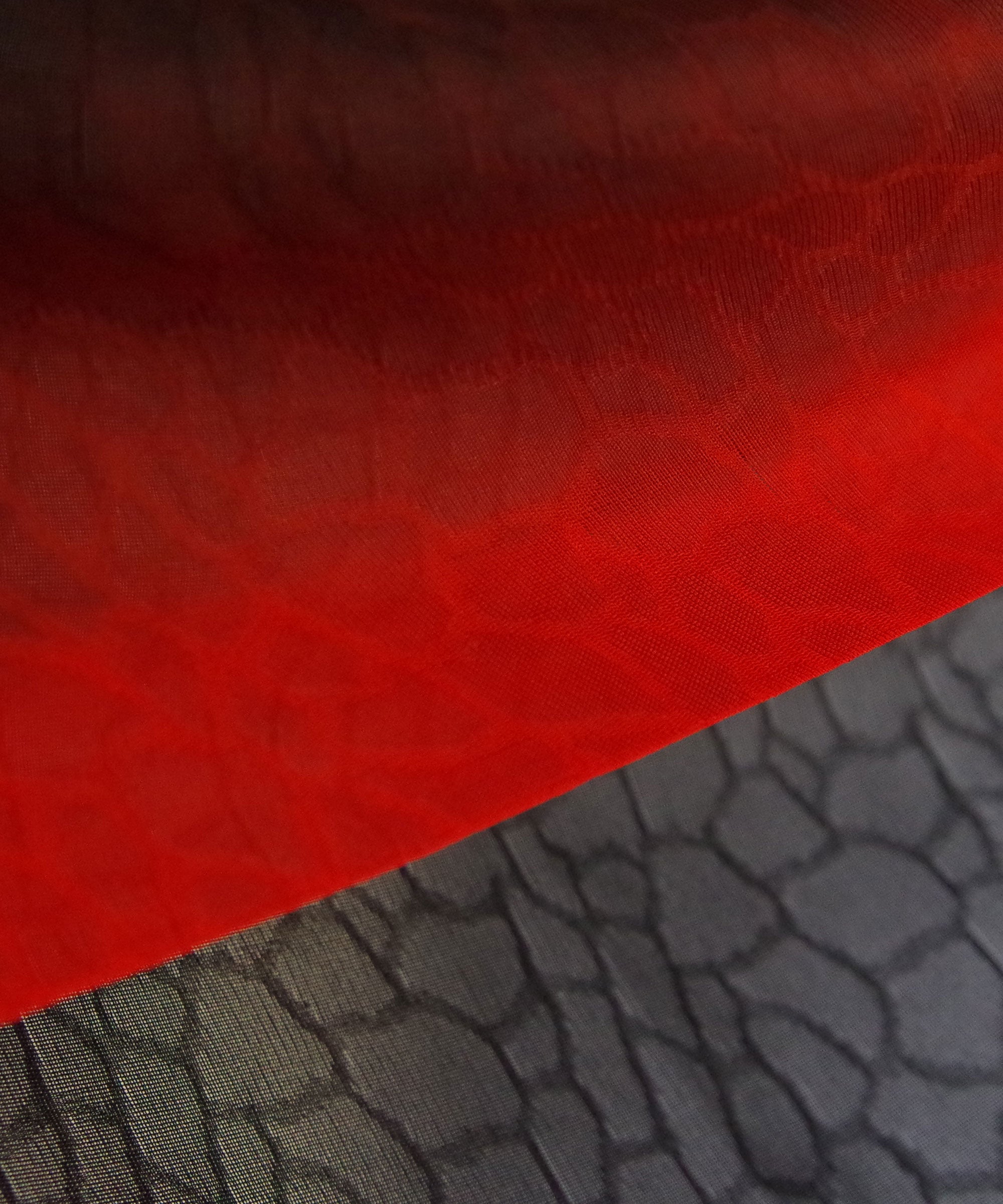 漆黒のバイカラーストール レッド