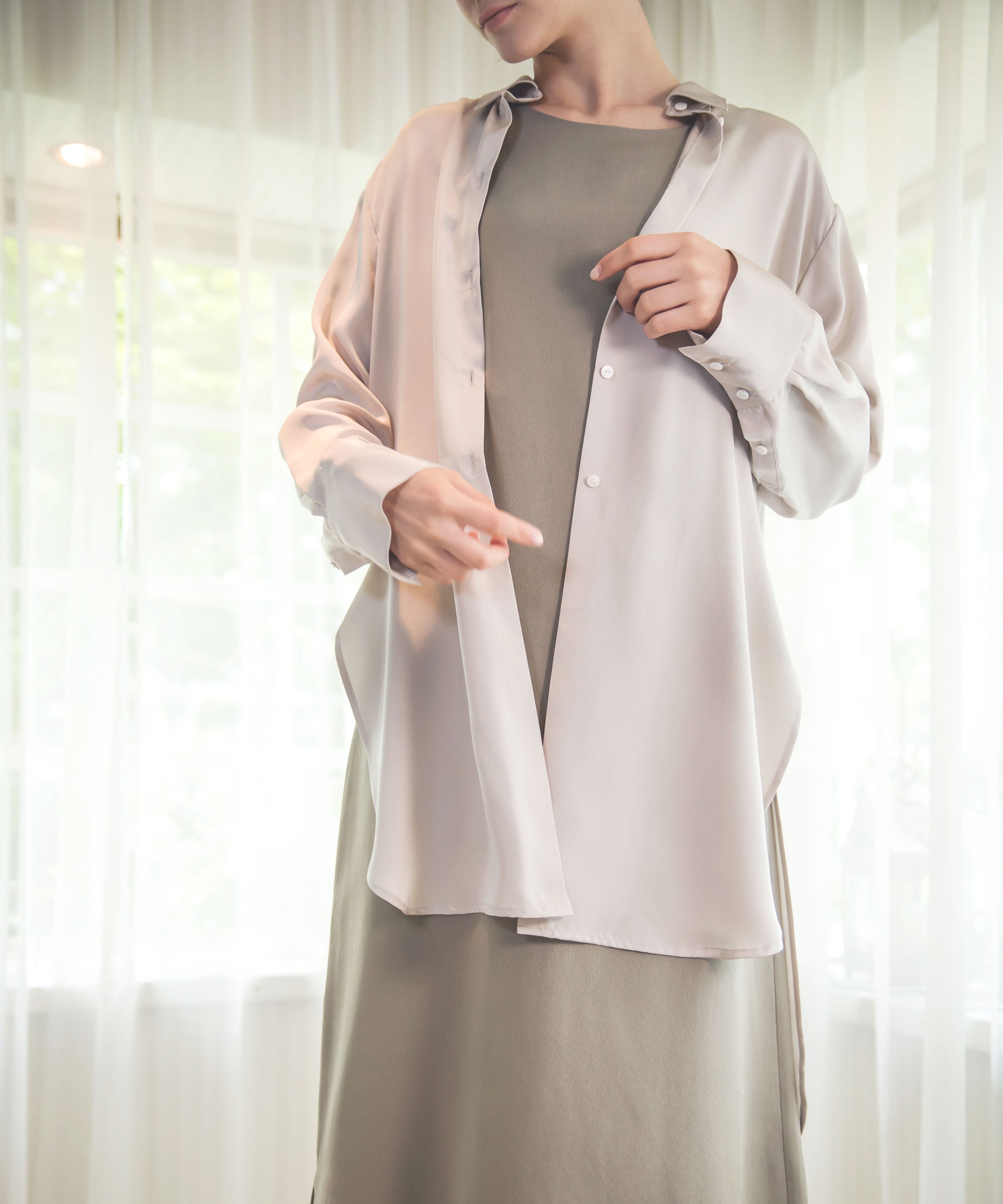 シルクのロングシャツコート
