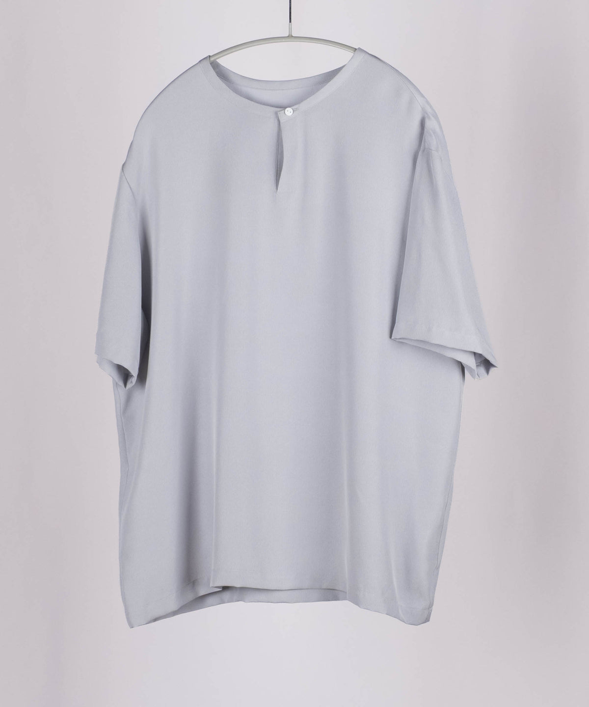 ラフに着こなす、上質。オーバーサイズシルクTシャツ