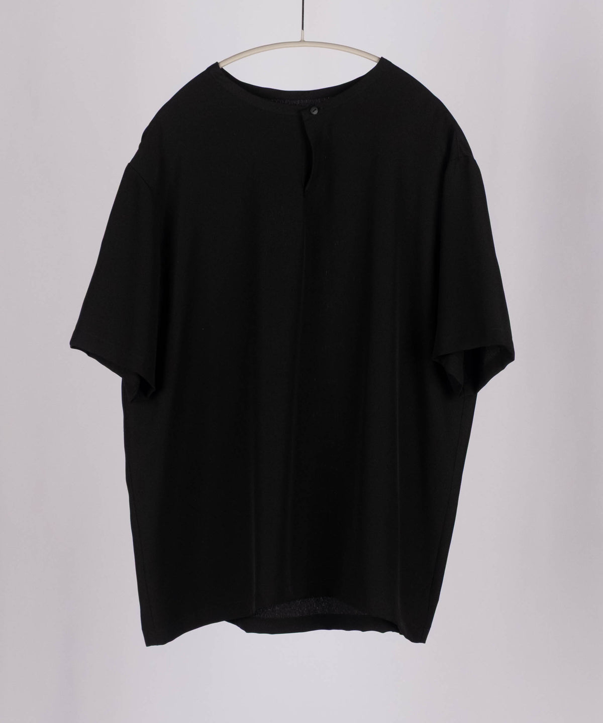 ラフに着こなす、上質。オーバーサイズシルクTシャツ