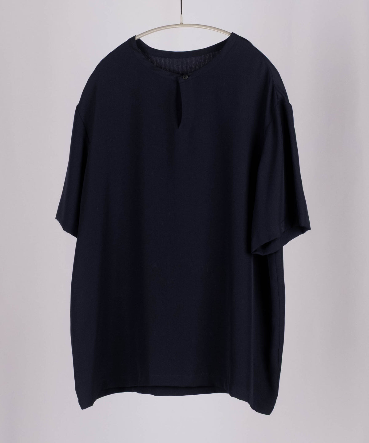 ラフに着こなす、上質。オーバーサイズシルクTシャツ
