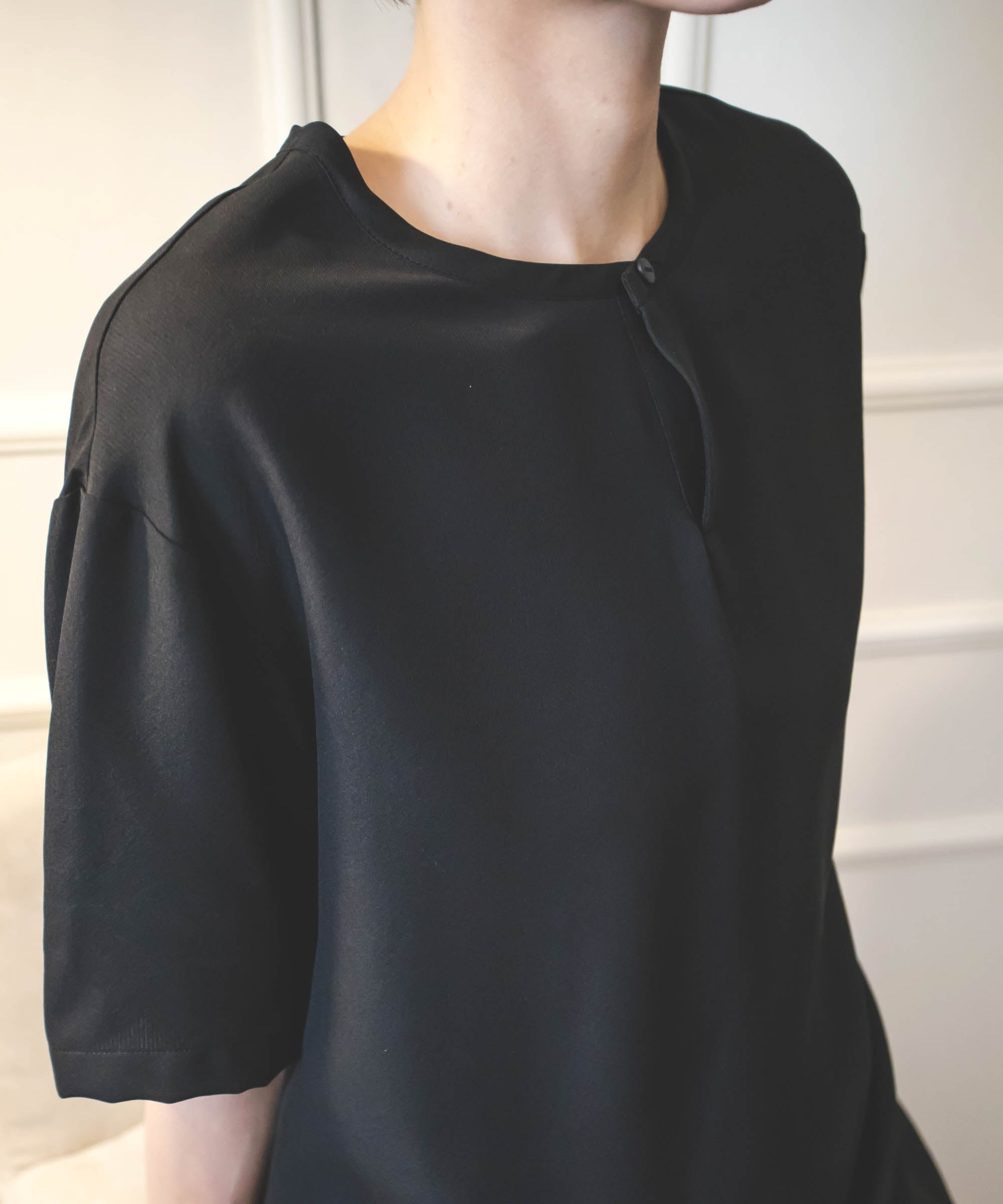 ラフに着こなす、上質。オーバーサイズシルクTシャツ
