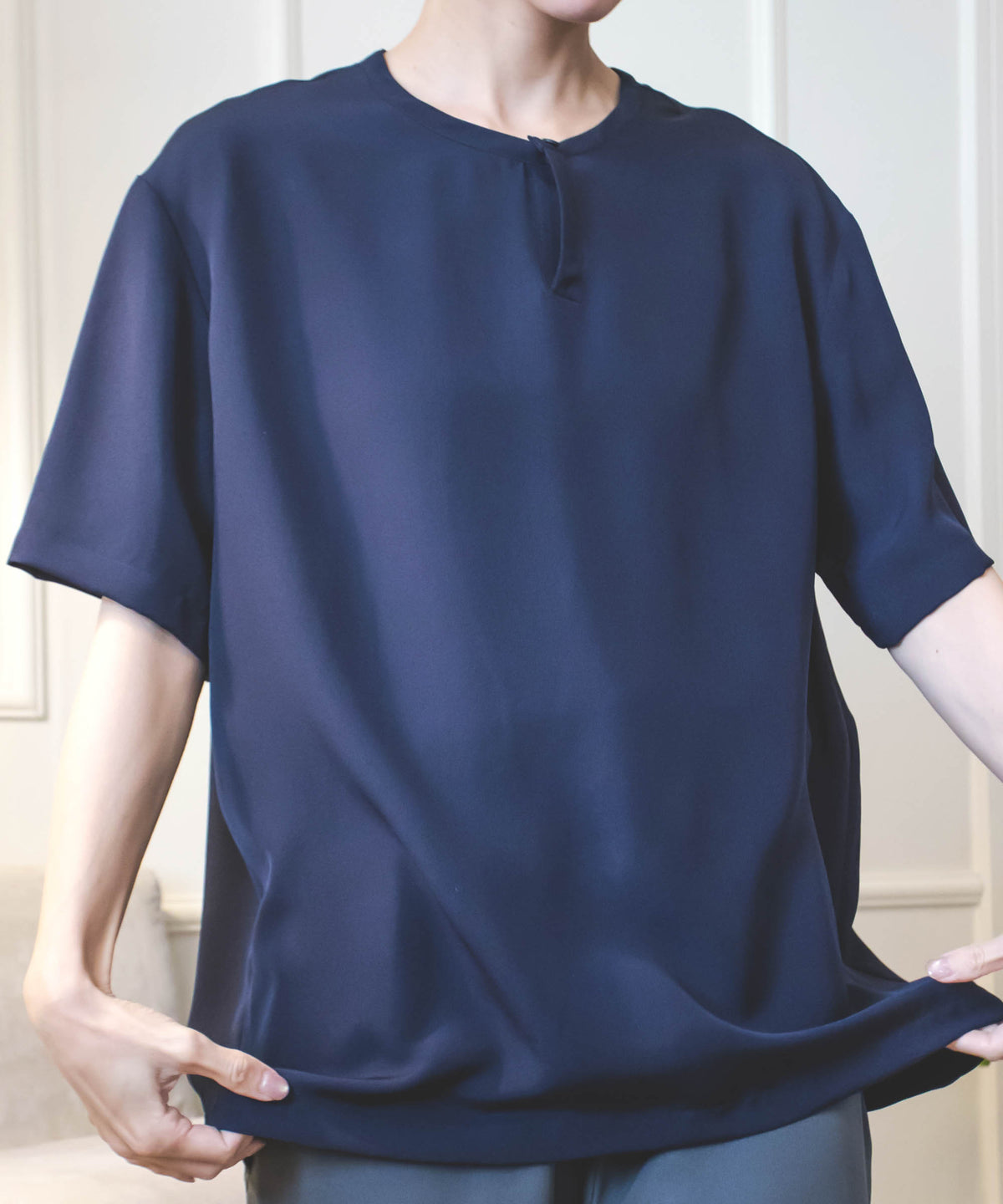 ラフに着こなす、上質。オーバーサイズシルクTシャツ