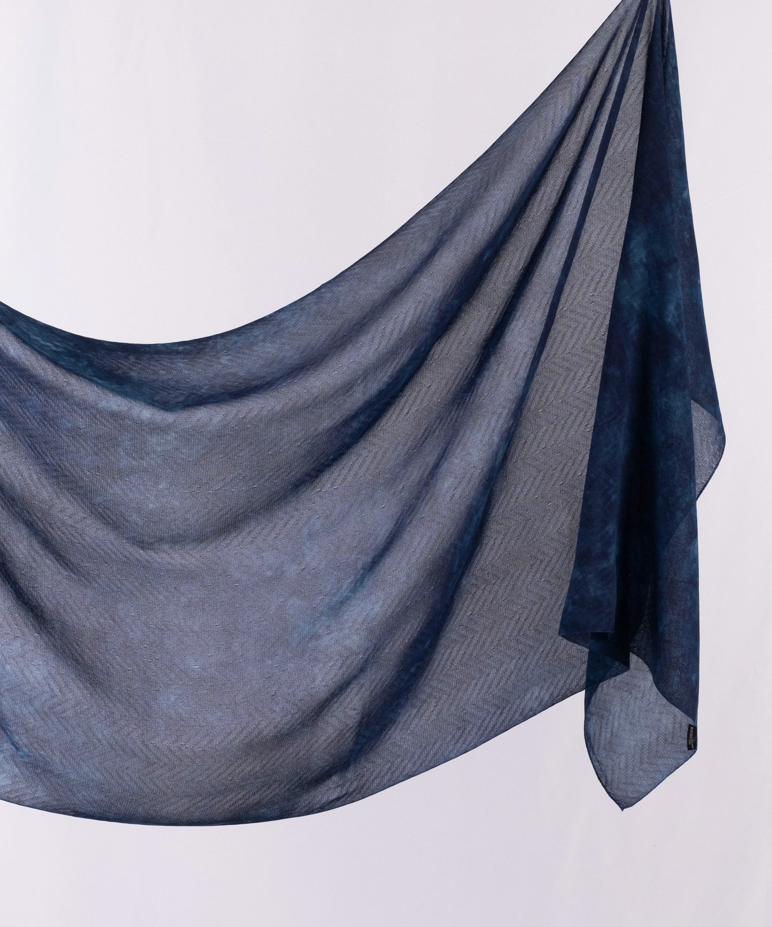 Deep Japan Blue 藍染シルクストール
