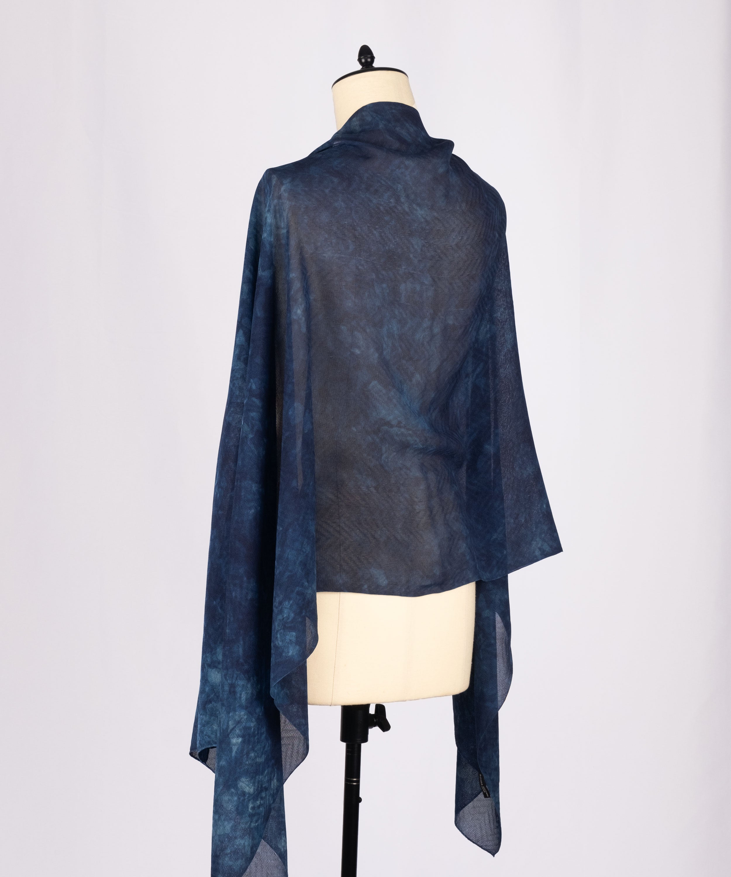 Deep Japan Blue 藍染シルクストール